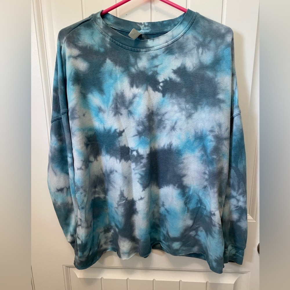GreenTea blue tie dye crew neck sweatshirt. Size Medium. Long sleeve.